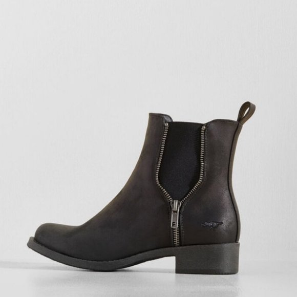NEW ModCloth Casual Influence Boot in Matte Black - Picture 2 of 14